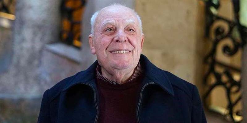 Към онази която седи в тъмното очаквайки ме